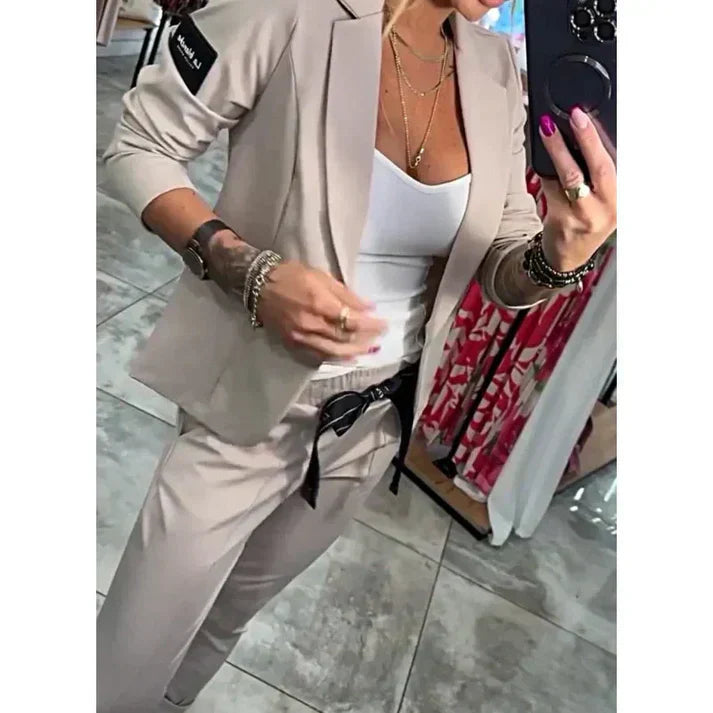 Isabelle | Ensemble personnalisé avec blazer doux et joggings décontractés