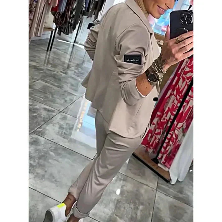Isabelle | Ensemble personnalisé avec blazer doux et joggings décontractés