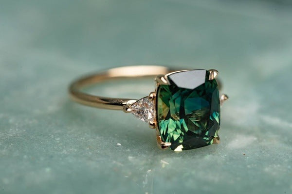 Bague avec gemme verte d'inspiration vintage | Or